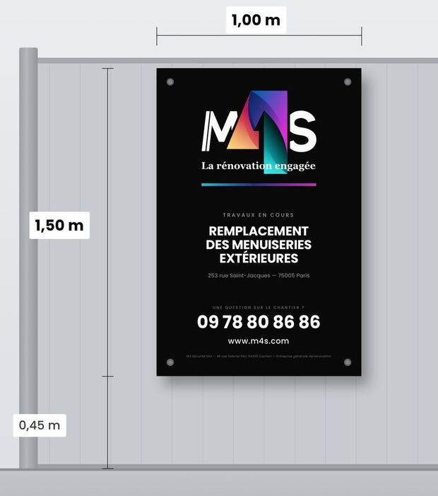 Panneau de chantier M4S posé sur palissade, plan d'implantation coté.