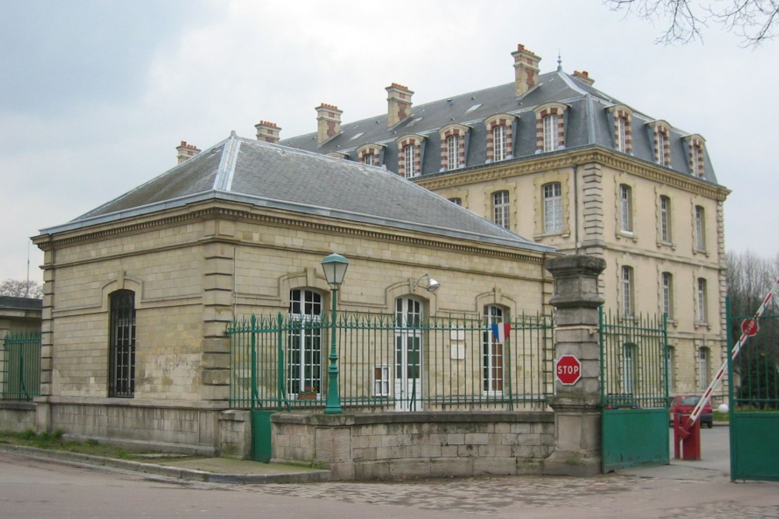 Caserne Carnot de la Garde républicaine, Paris.