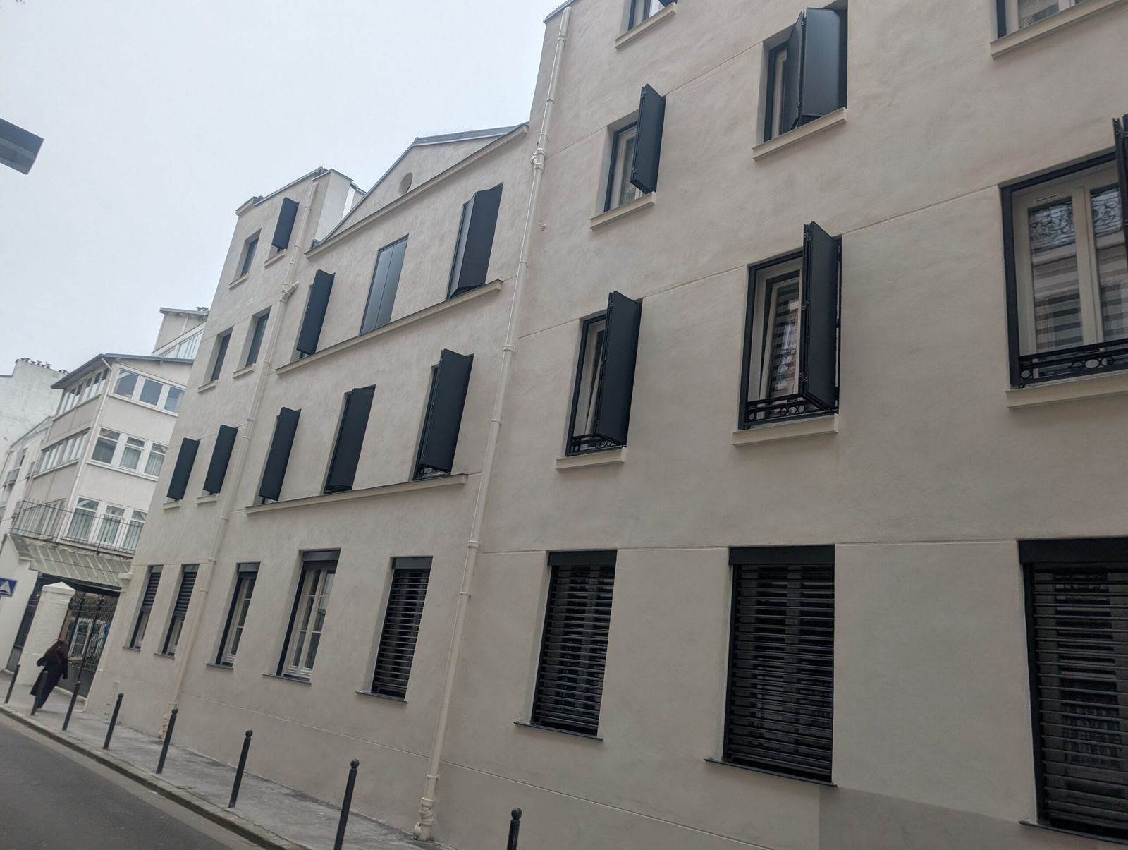 Façade côté passage Saint-Sébastien.
